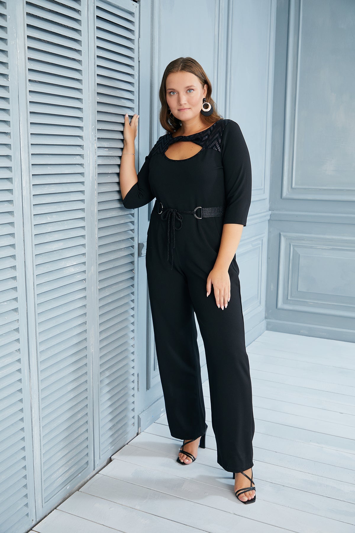 Plus size elegant jumpsuit with zipper on the back