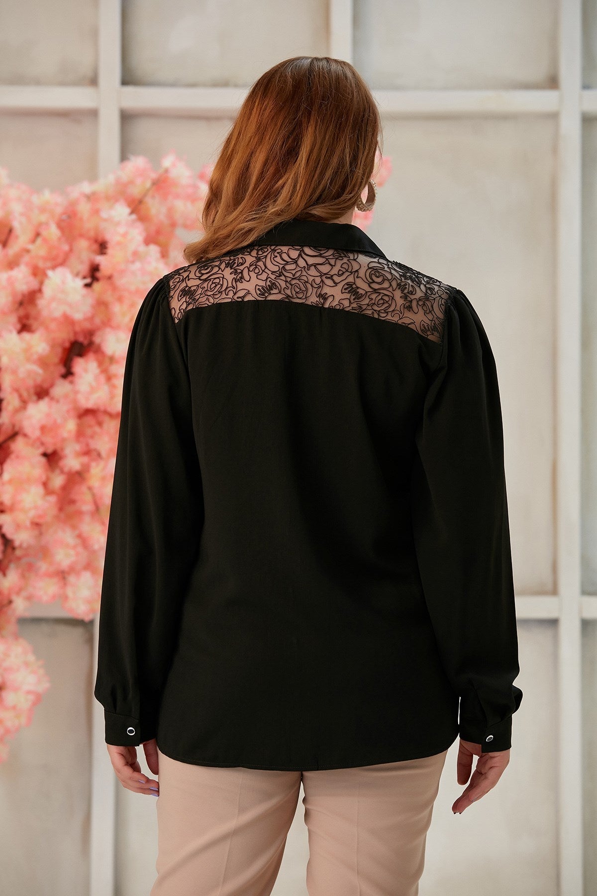 Plus size light fabric lace shirt