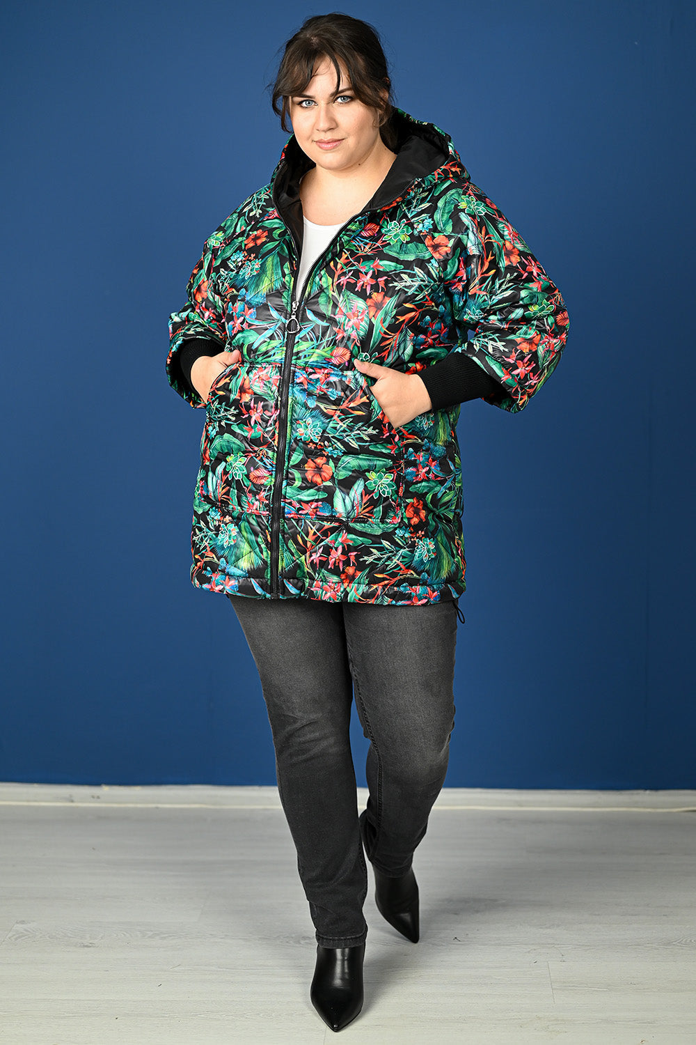 Plus size jacket in a floral print with a hood