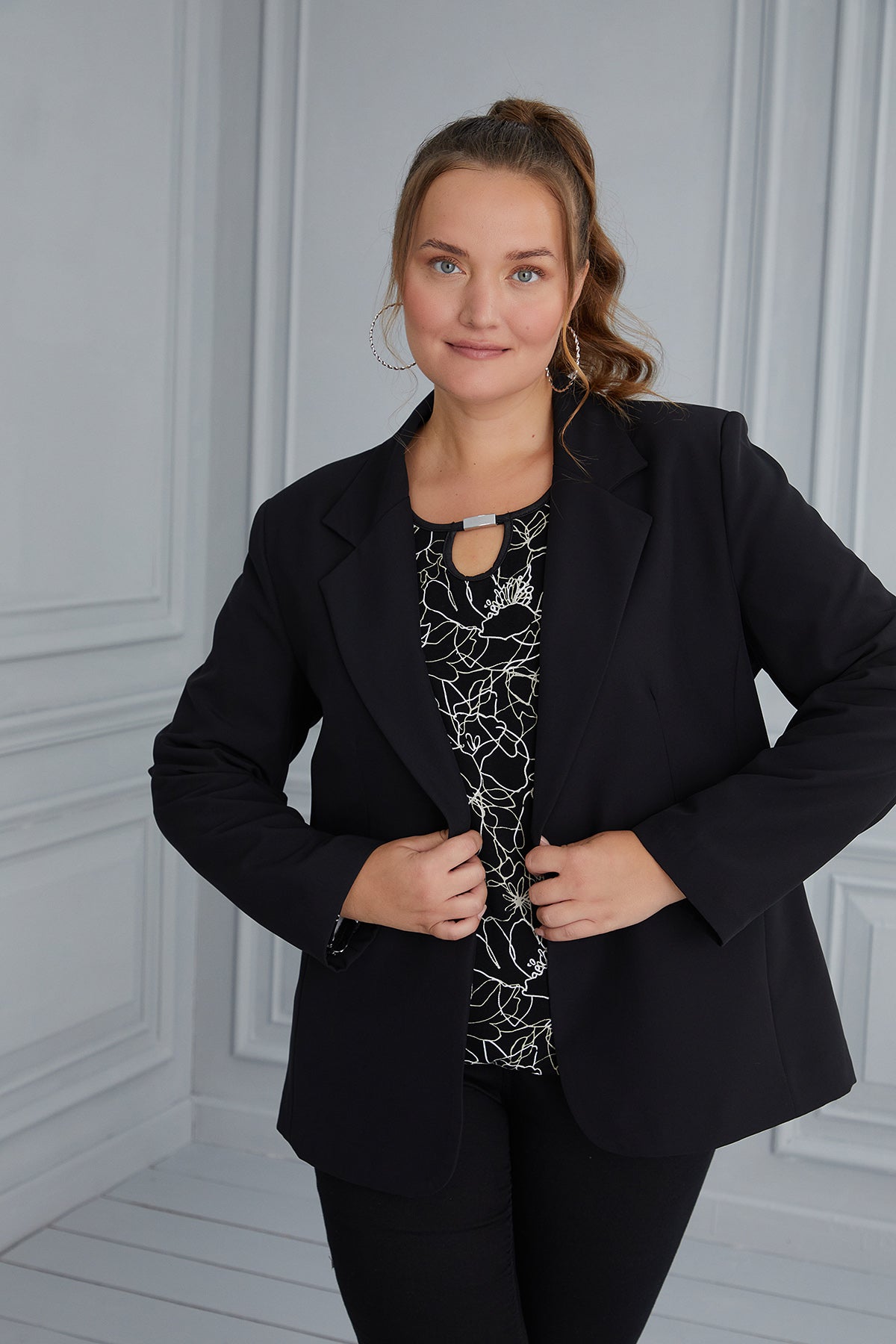 Elegant jacket with lining - black