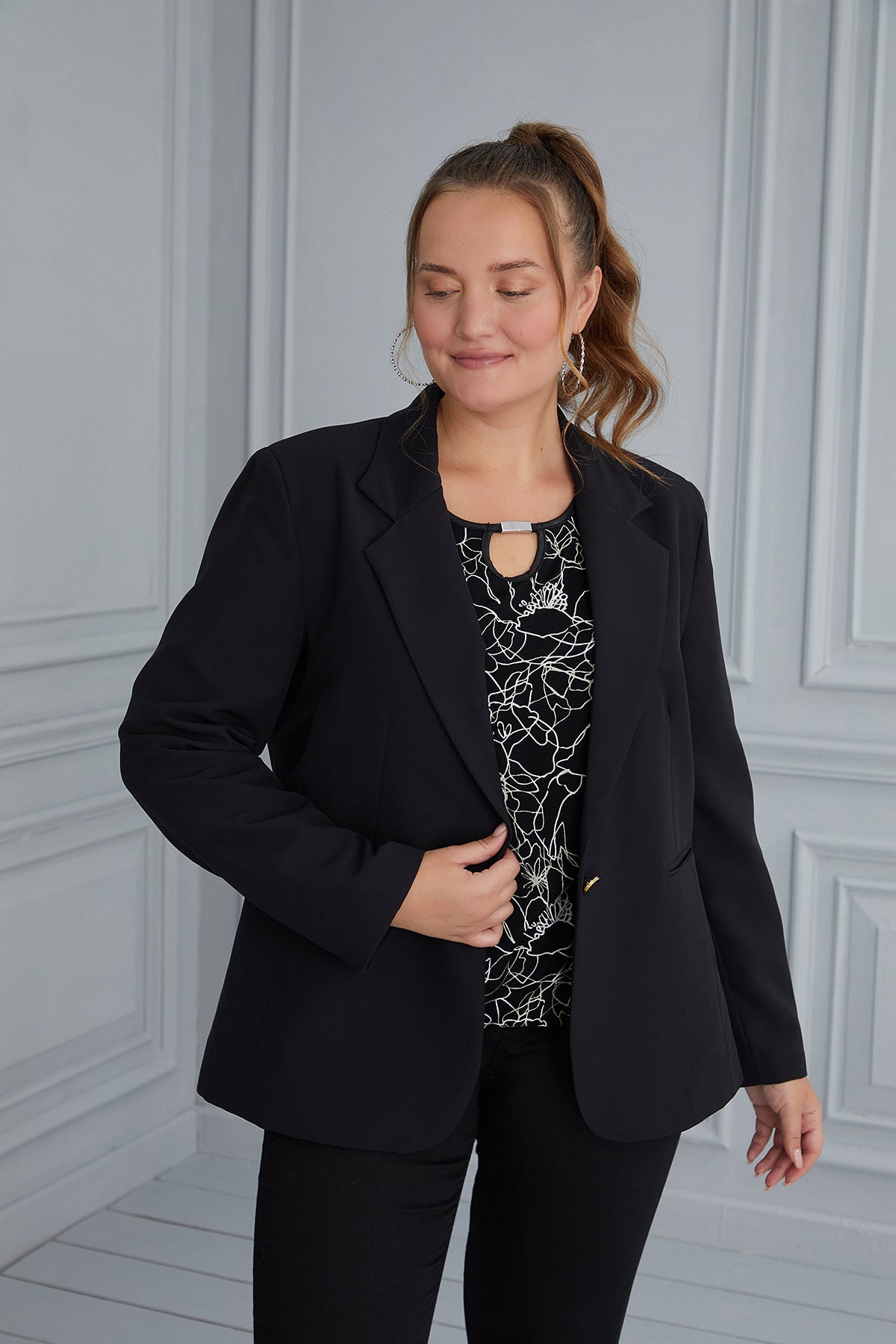 Elegant jacket with lining - black