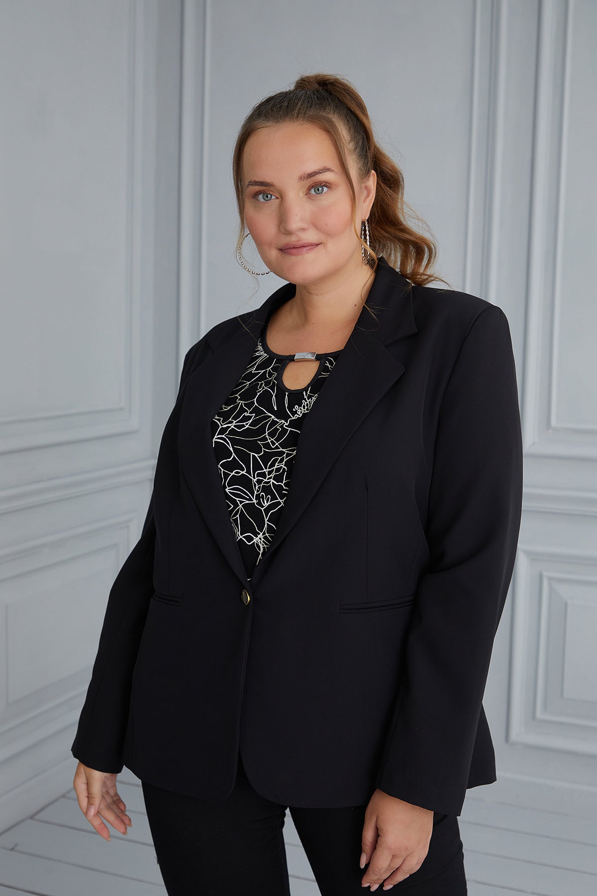 Elegant jacket with lining - black