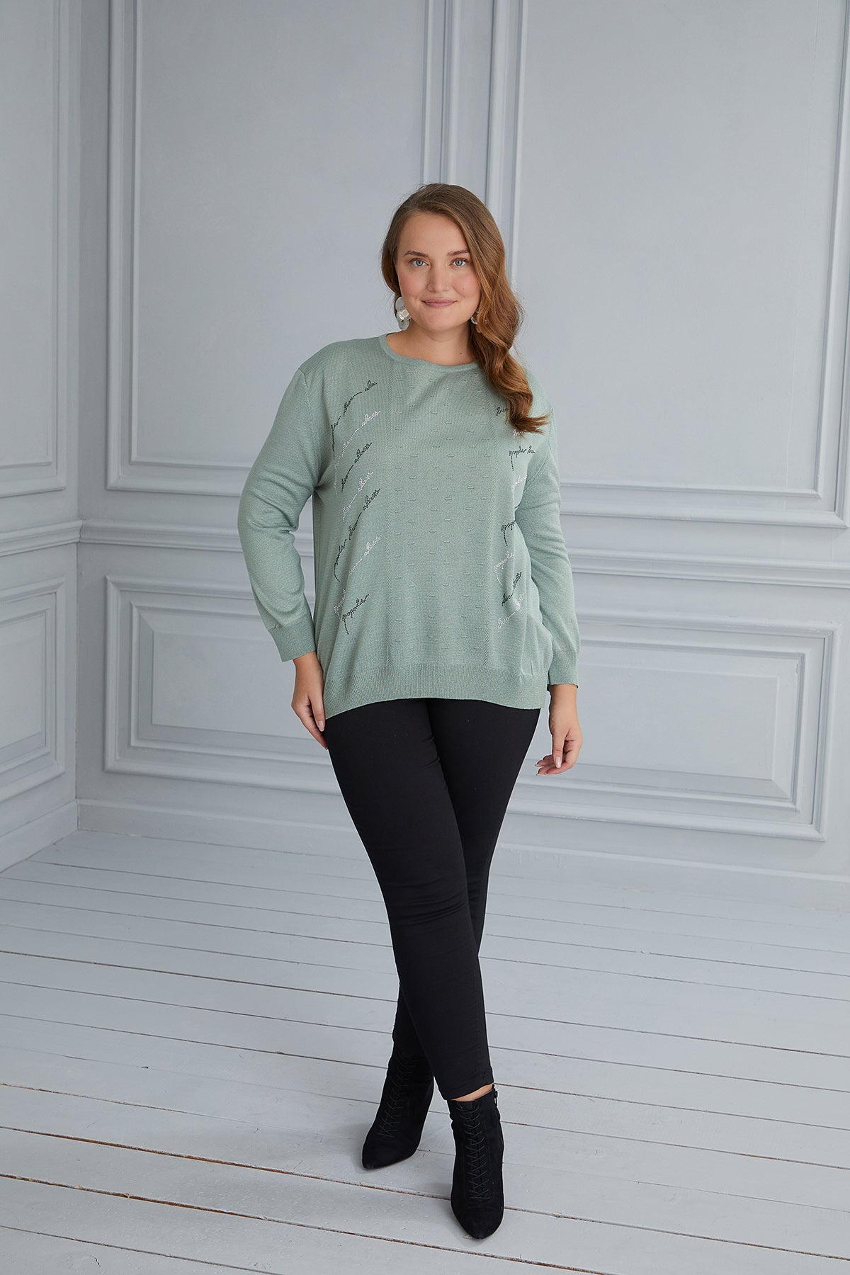 Maxi knit blouse with delicate decoration - green