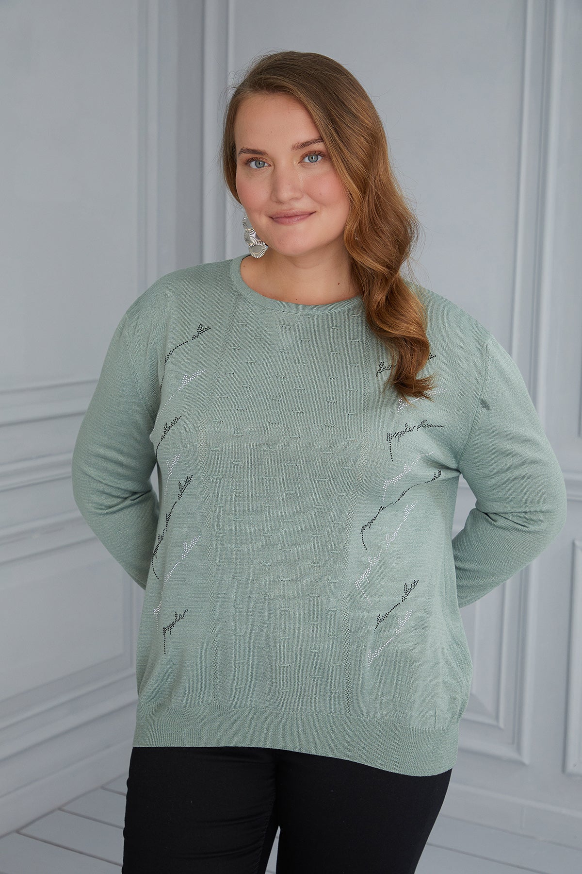 Maxi knit blouse with delicate decoration - green