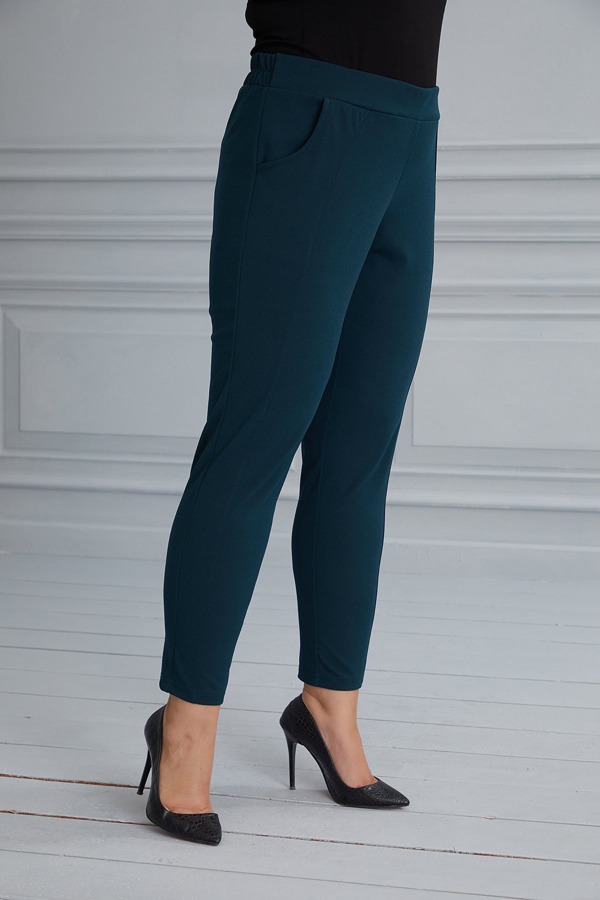 Georgette straight-leg trousers - green