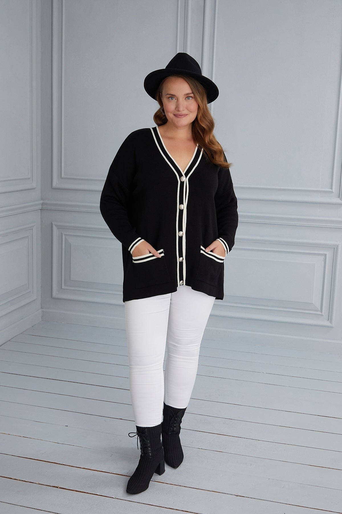 Elegant maxi cardigan with buttons - black