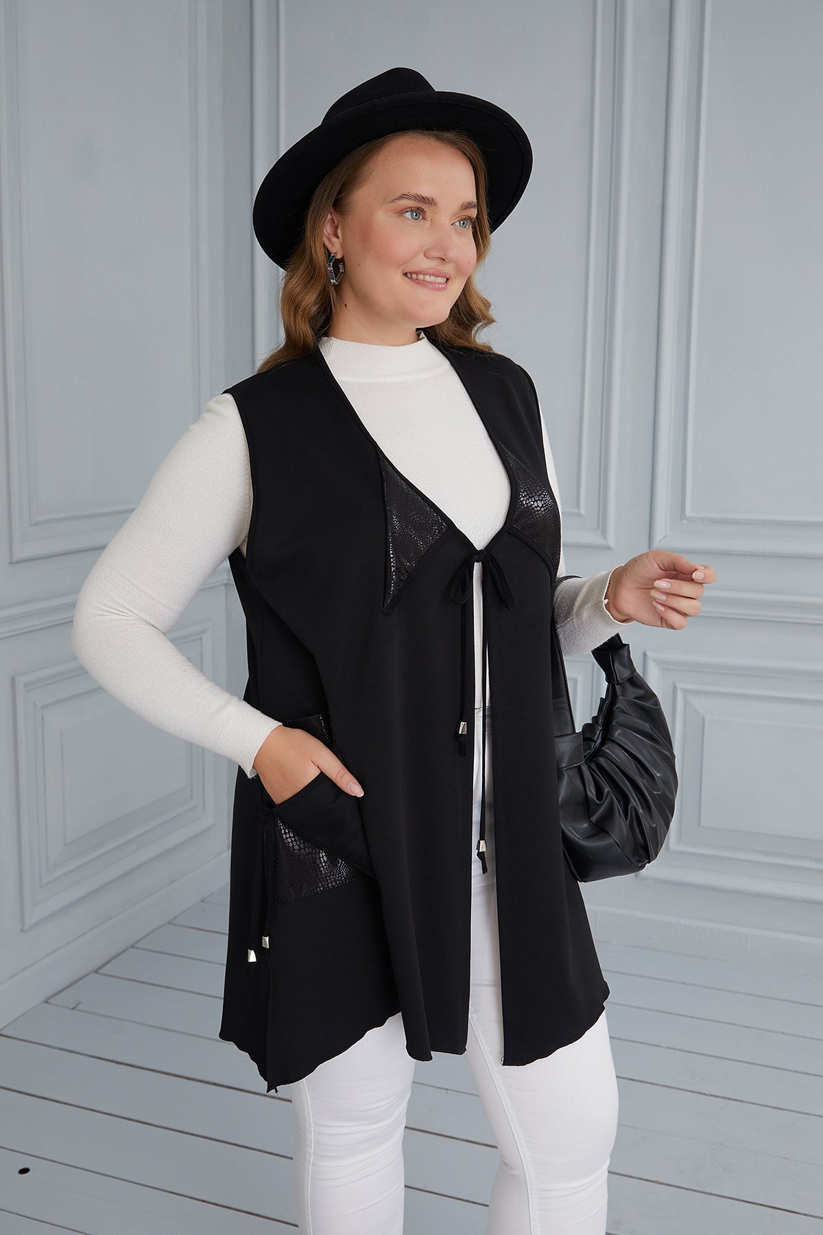 Maxi knitted vest with ties-black