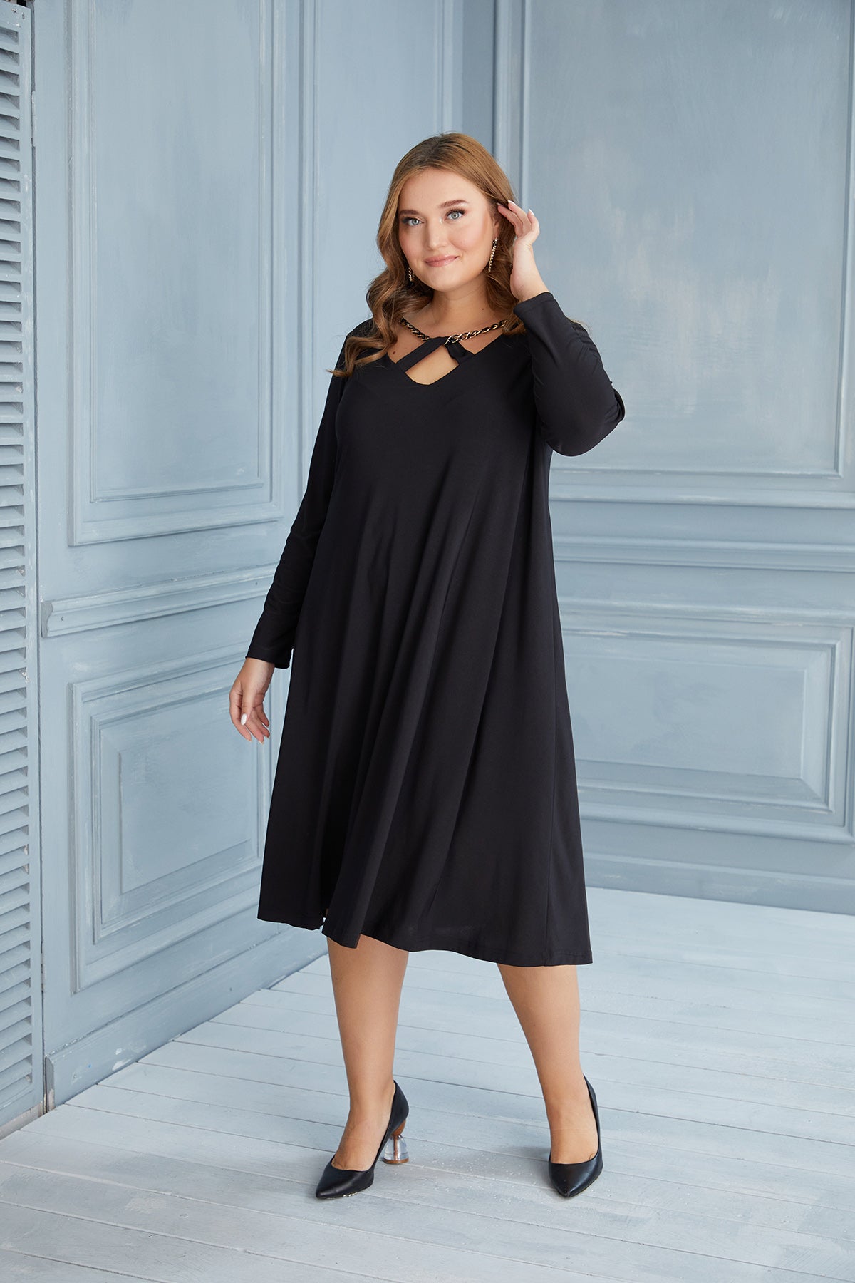 Plus size dress with an attractive neckline