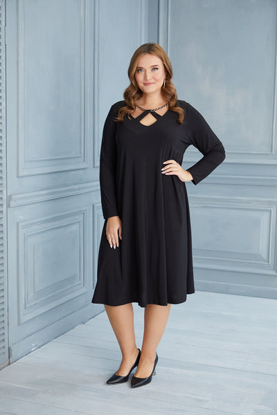 Plus size dress with an attractive neckline