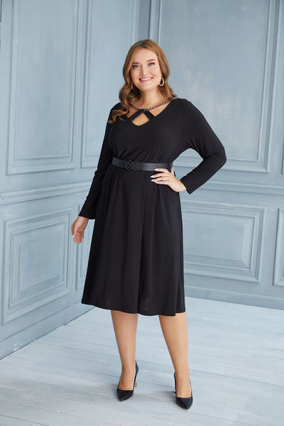 Plus size dress with an attractive neckline