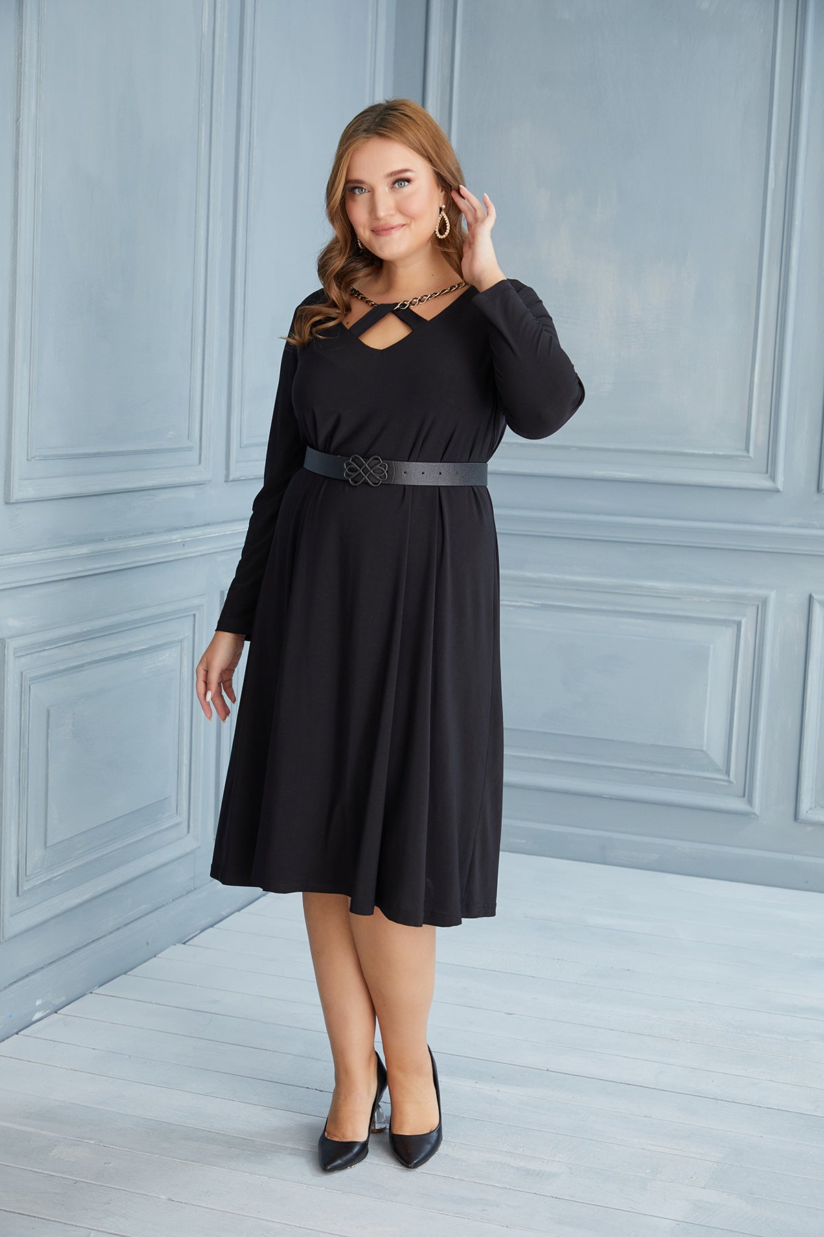 Plus size dress with an attractive neckline