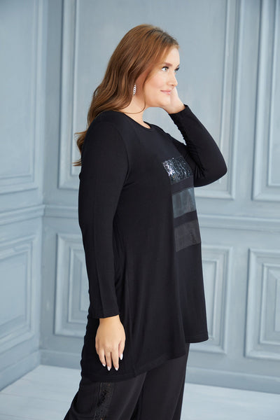 Plus size knit tunic with 3-piece appliqué