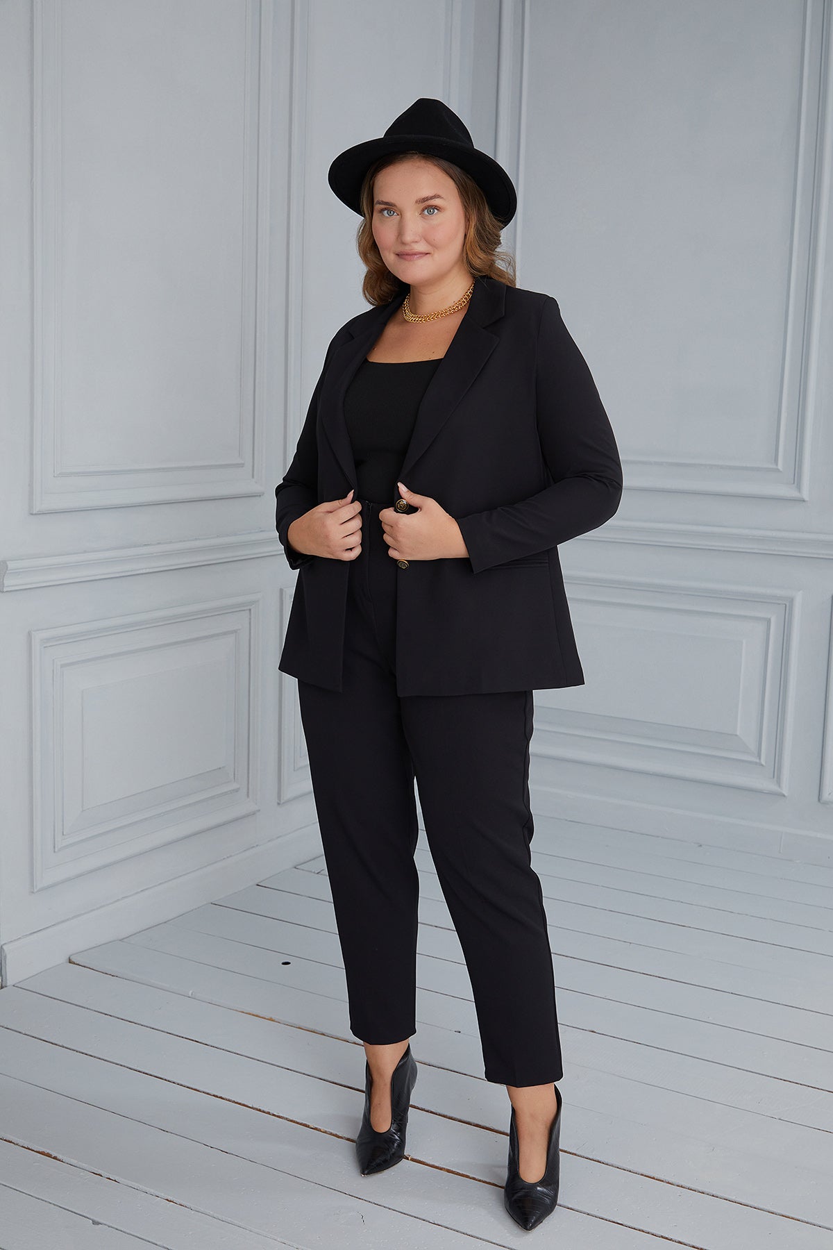 Elegant jacket with lining and two buttons - black