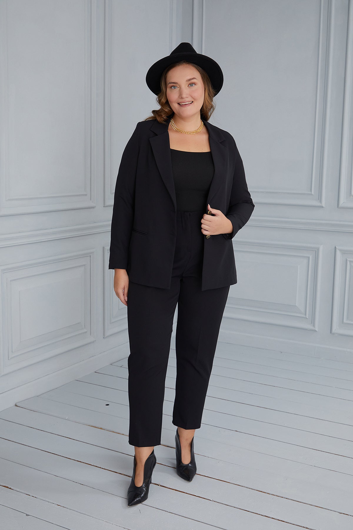 Elegant jacket with lining and two buttons - black