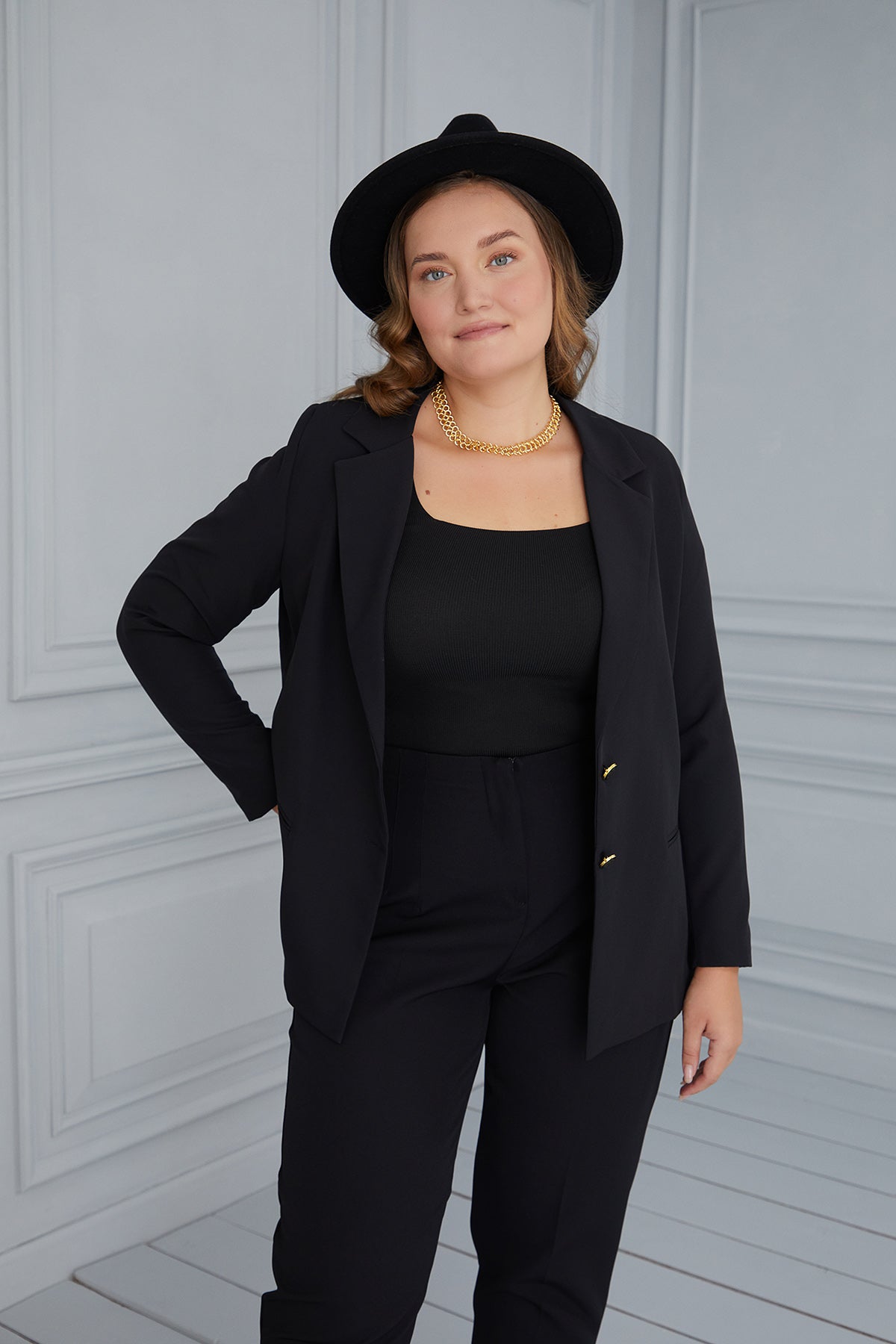 Elegant jacket with lining and two buttons - black