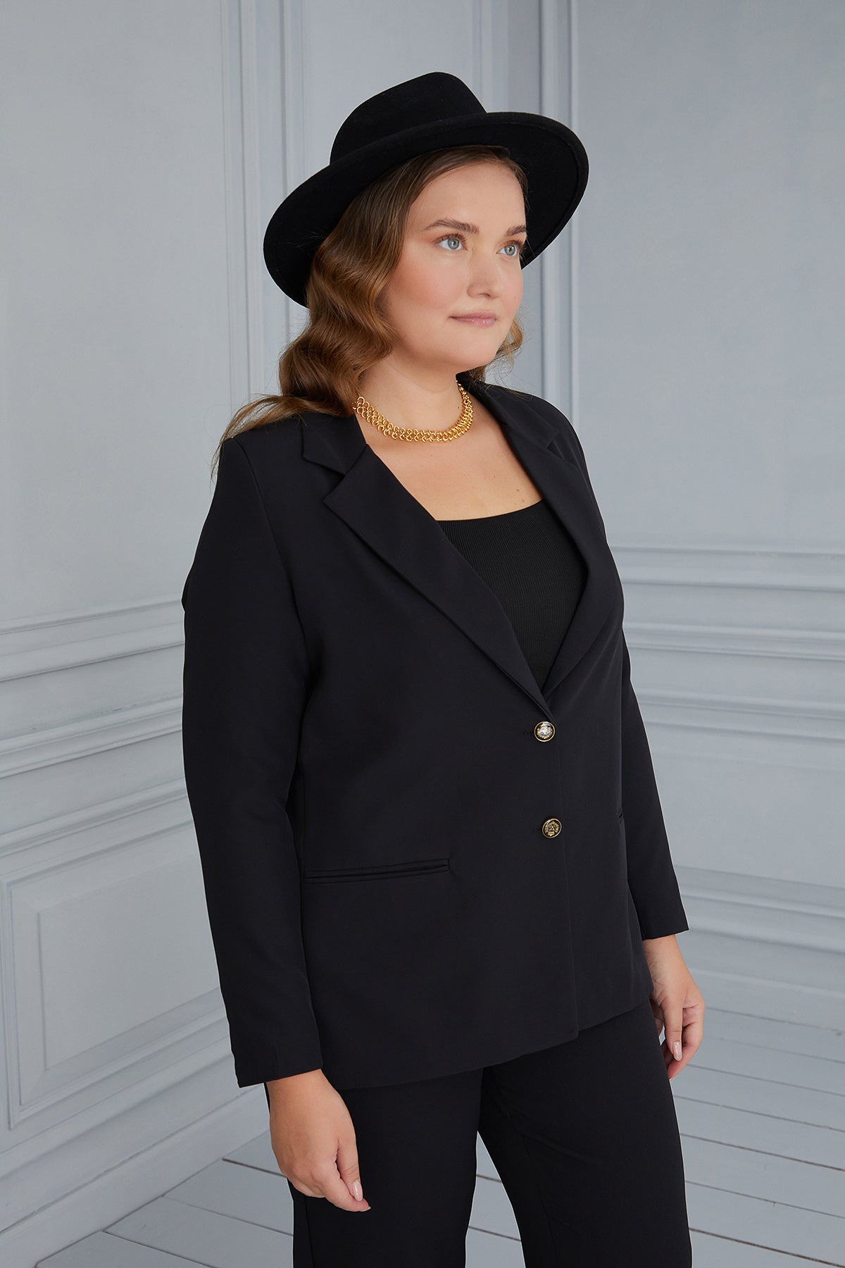 Elegant jacket with lining and two buttons - black