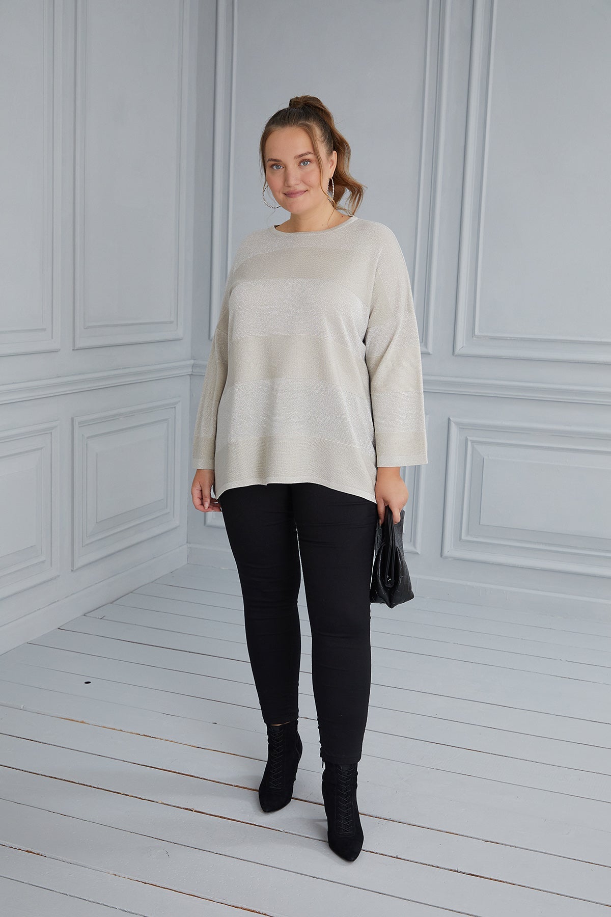 Knit blouse with delicate stripes - beige