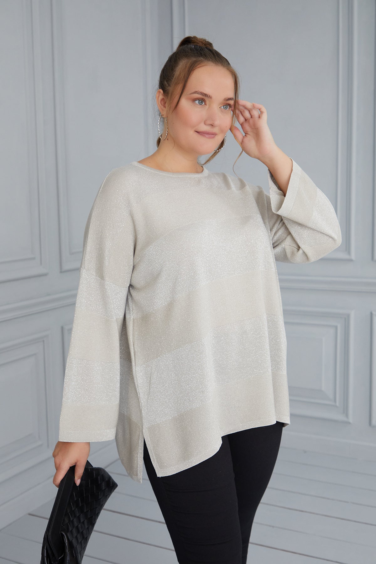 Knit blouse with delicate stripes - beige