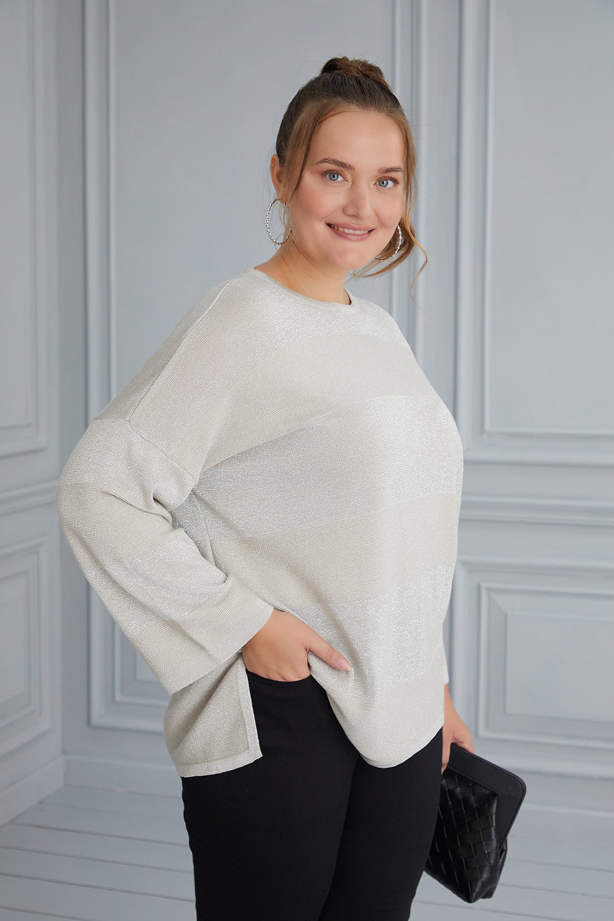 Knit blouse with delicate stripes - beige