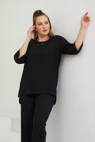 Tunic with necklace - Black